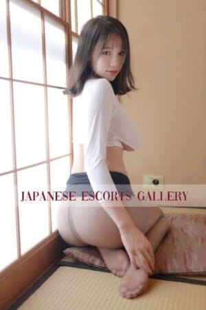 Cera Asian Shoreditch Escort posing