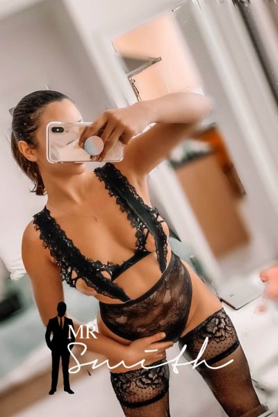 sexy Wrexham escort takes selfie in black underwear