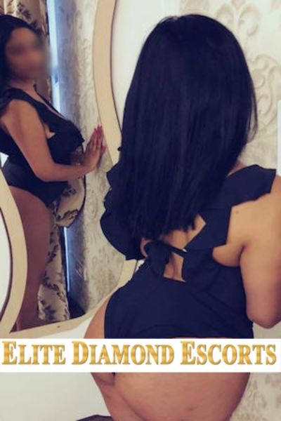 curvy Nottingham escort posing in a mirror