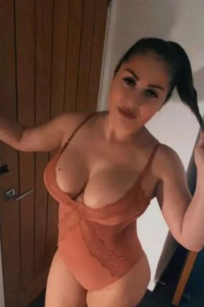 busty Crawley escort in beige bodice