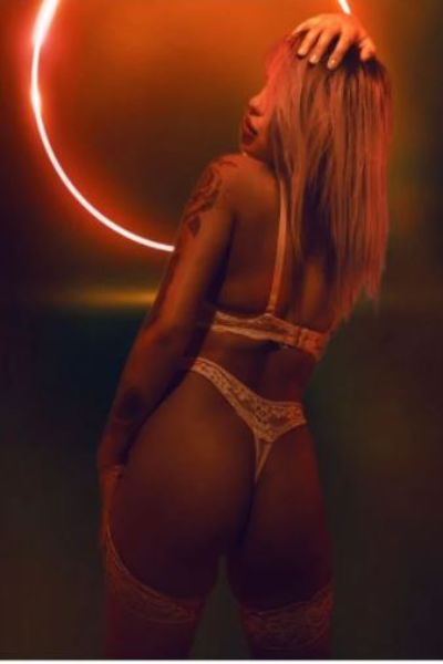 amazing sexy blonde Doncaster escort