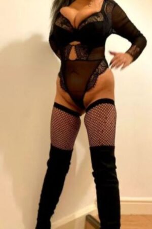 Outcall Huddersfield escort in knee high boots and fishnets