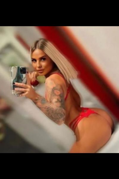 gorgeous blonde Wakefield escort selfie