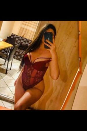 curvy beautiful brunette Bath escort