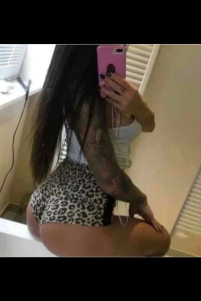 tattooed Northampton escort in leopard print shorts