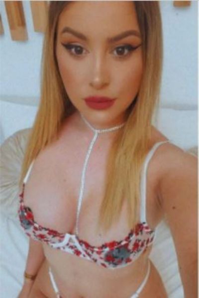 Independent Stoke-on-trent escort in floral bra