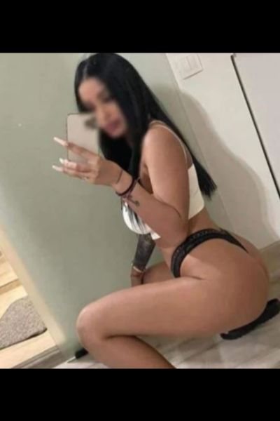 Dark haired outcall Sussex escort