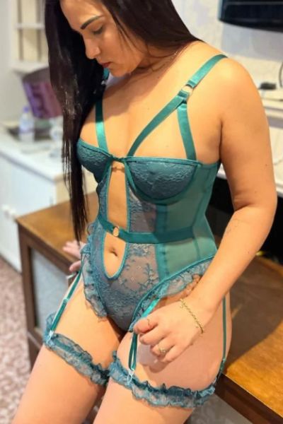 Reading escort in green strappy lingerie
