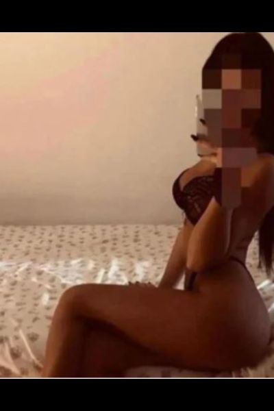 Preston escort in brown bra taking selfie