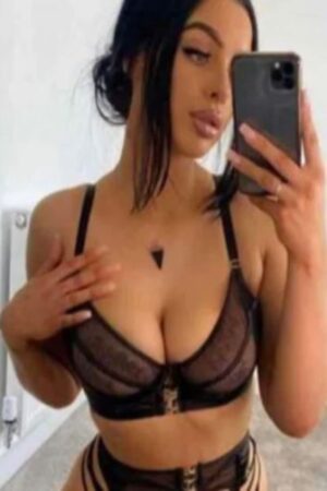 Independent Southampton escort takes a selfie