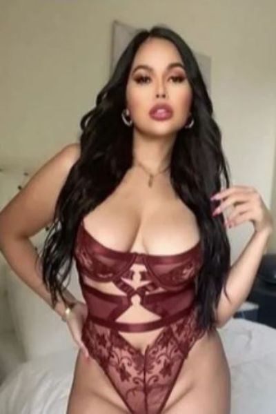 sexy exotic Renfrewshire companion in maroon