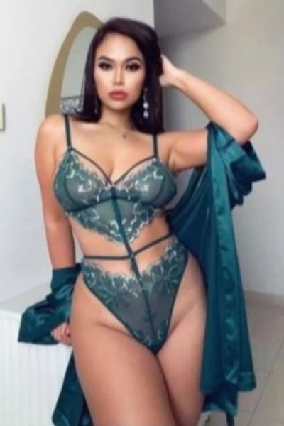 exotic Renfrewshire escort in green silk robe