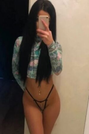young attractive Dundee escort takes a selfie