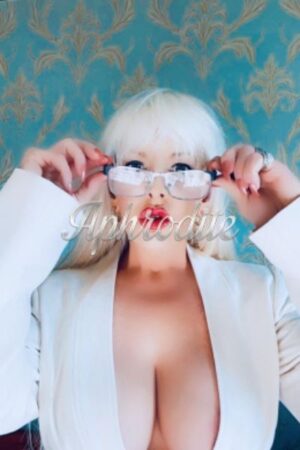 duck lipped Cardiff escort wearing glasses