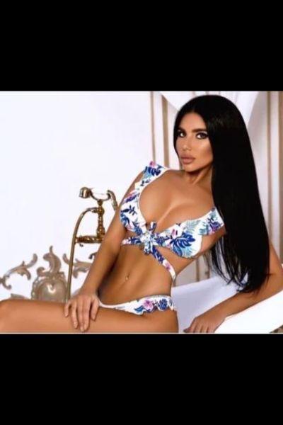 beautiful dark haired Sussex escort