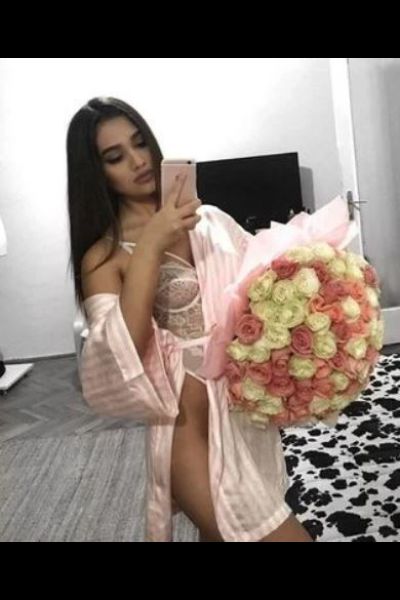 independent Aberdeen escort holding a bouquet