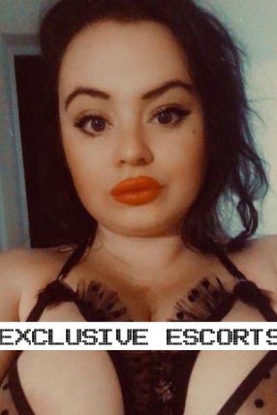 Sexy Brunette Surrey escort