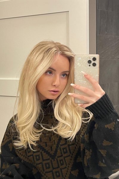 Sexy blonde Halifax escort takes a selfie