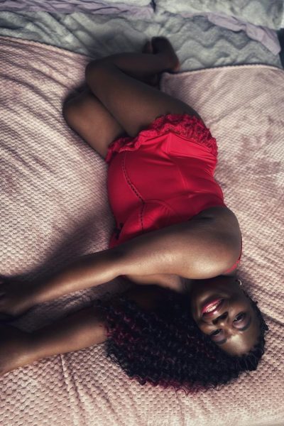 Shavon Mature Ebony Bath Escort laid on the bed