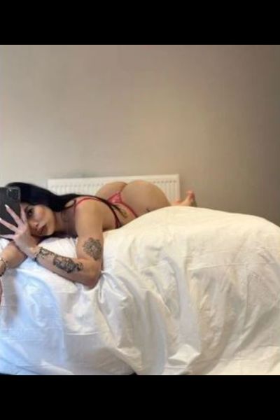 Brunette Dundee Escort with tattoos taking a selfie
