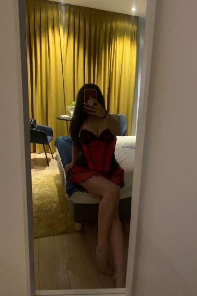 Stephanie Brunette Bangor Escort takes a selfie in the mirror