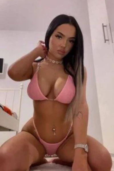 Alecsa Discreet Bangor Escort in a bikini