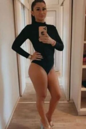 Independent Escort Antonia in sexy black bodice