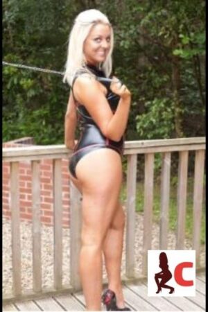 Beauty Brooke in a tight leather outfit holding a chain