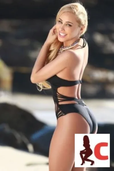 Iris de Oliveira in a black bathing suit