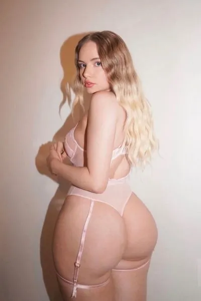 Blonde curvy cork escort showing her full bum