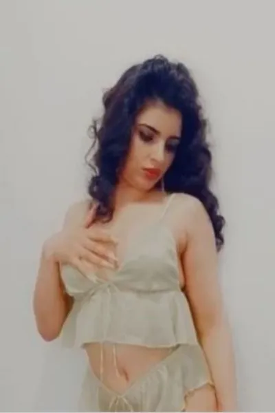 Elya Castle Douglas Escort posing