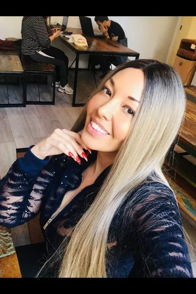 rio lee escort in a coffee shop