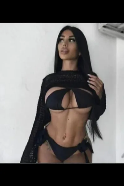 Motherwell ML1 Escort in tight black bikini