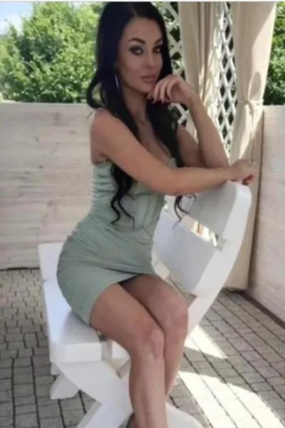 Sabryna Newmarket Escort