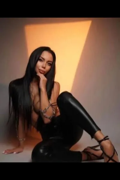 Motherwell ML1 Escort in tight black leather