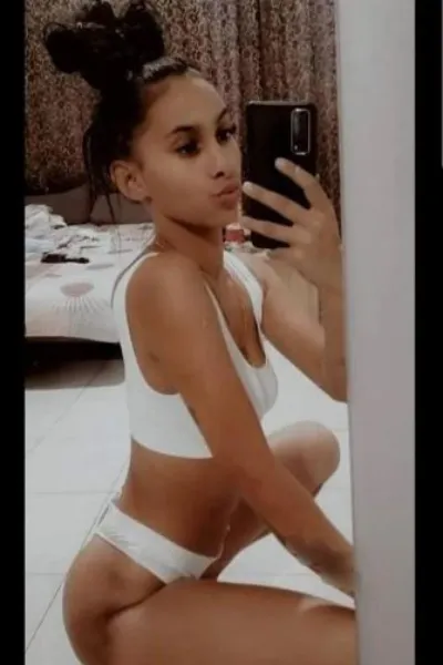 Latina Escort in Perth taking a selfie in her bedroom