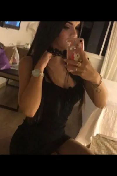 Dublin 1 Escort taking a selfie