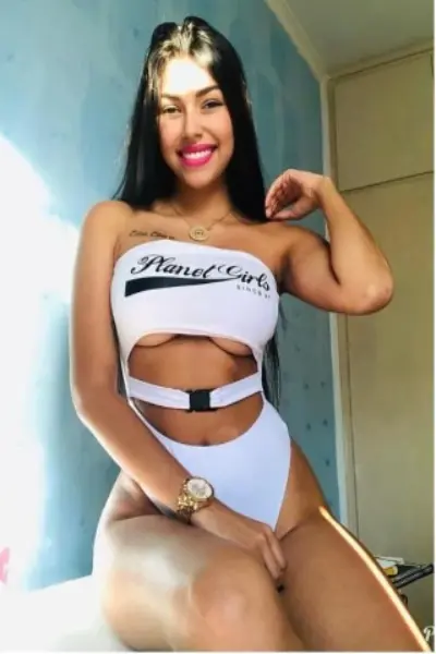 Smiling Kingston escort