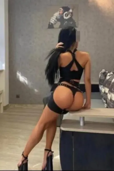 Sexy Knockanully escort in black lingerie