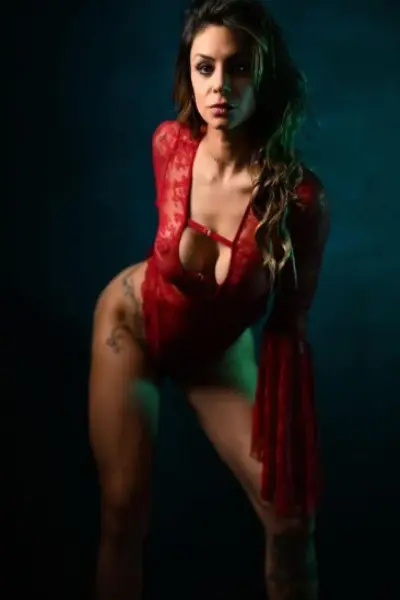 Sexy brunette Malvern escort