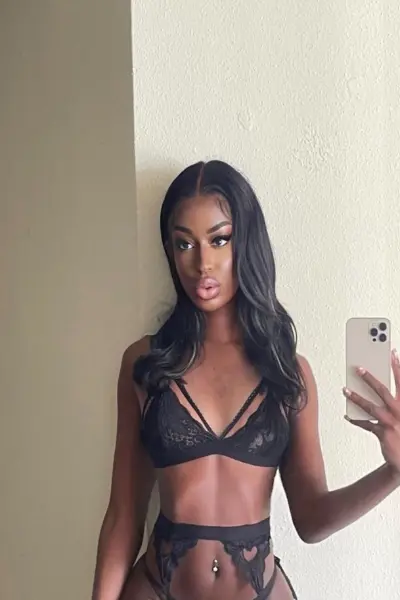 Petite Ebony TS escort