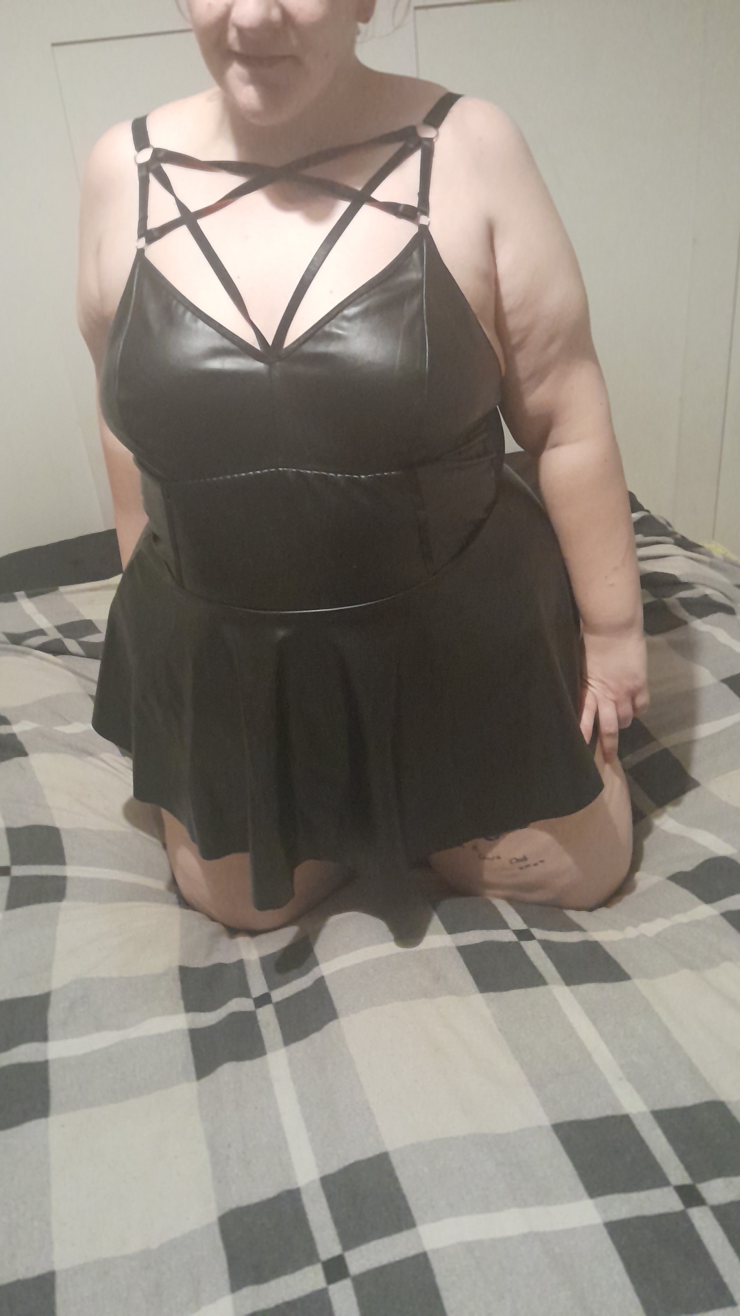 BBW escort in a black nightie