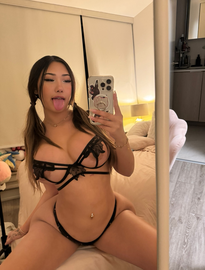 Busty Asian Birmingham escort taking a selfie