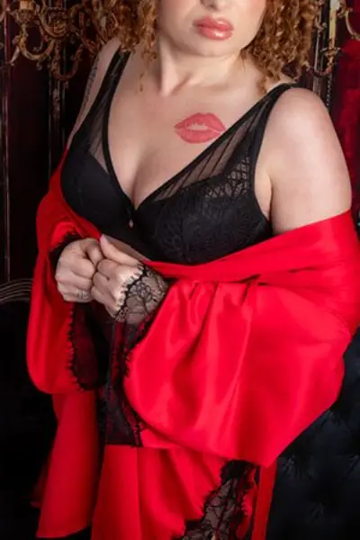 Polish escort with red lips tattoo