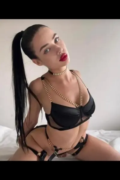 Mistress Anna in black lingerie