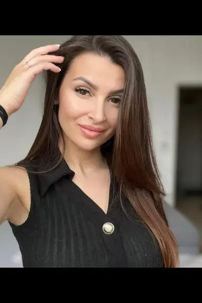 Attractive brunette escort