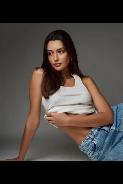 Brunette Edinburgh escort