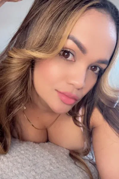 Latina brunette Escort
