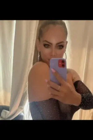 Dazzling Birmingham escort taking a selfie