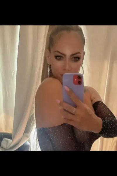 Dazzling Birmingham escort taking a selfie